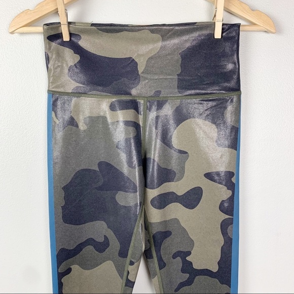 VENOR High Waisted Shiny Camo Leggings Striped Sides Long Length XS/S 1 - Picture 3 of 10